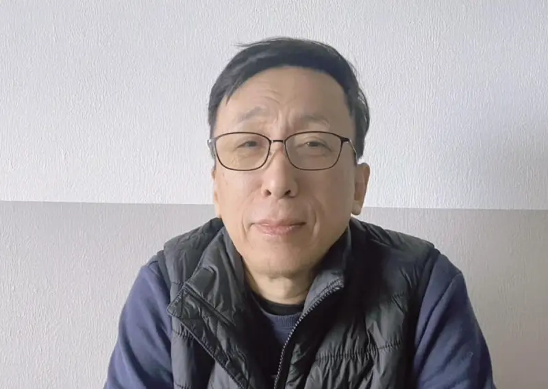 ▲三峽車禍釀許多人倫悲劇，肇事的余姓老翁高齡78歲，高齡駕駛成為議題，苦苓（如圖）卻認為不應該限制幾歲不能開車。（圖／翻攝自苦苓臉書）