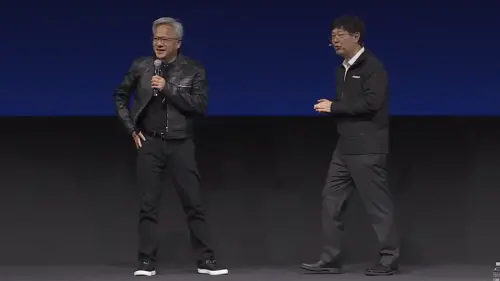 ▲鴻海董事長劉揚偉今（20）日COMPUTEX演講，神秘嘉賓是輝達執行長黃仁勳。（圖／翻攝畫面）