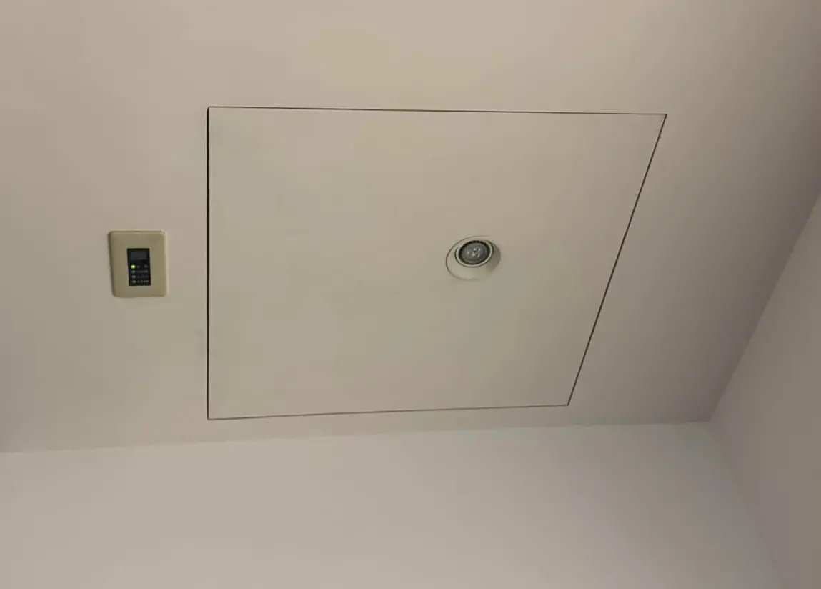 ▲吳怡霈透露，自己家裝吊隱式冷氣，卻因為維修孔太小，沒辦法清潔、修理，現在只能考慮拆裝潢。（圖／翻攝自吳怡霈臉書粉專）