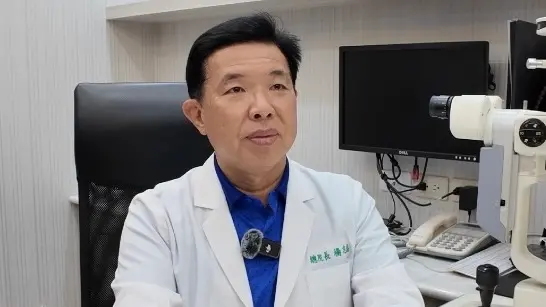 ▲達特楊眼科聯盟總院長楊志盛醫師建議子女們在幫父母親慶祝完七十大壽後，再安排父母親來一趟眼科之旅，確認一下長輩的視力有沒有符合所謂的「七七法則」。（圖／翻攝畫面）
