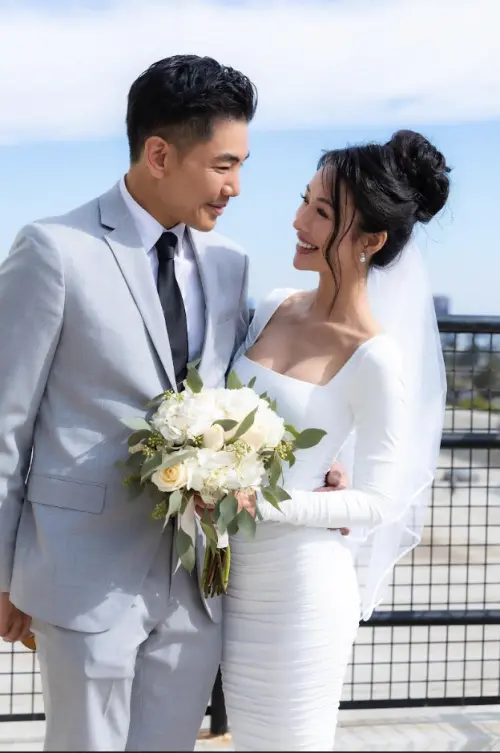 ▲孔令奇(左)一見到Eunice Jaymie(右)就心動,「我第一眼就知道她是對的人。見到她的那一刻,我就想娶她!」(圖/孔令奇提供) ▲孔令奇(左)一見到Eunice Jaymie(右)就心動,「我第一眼就知道她是對的人。見到她的那一刻,我就想娶她!」(圖/孔令奇提供)