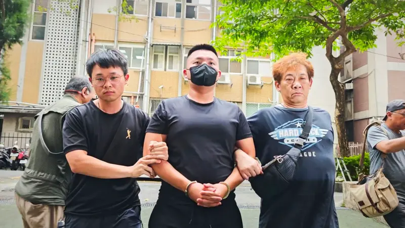 ▲「洗牙哥」周姓男子涉嫌毆打女牙醫,移送台北地檢署以重傷害未遂偵辦。(圖/翻攝畫面)