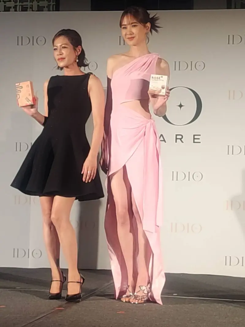 ▲安心亞代言本土保健品牌IDIO，與創辦人賴婷同台展現女性自信美。（圖／業者提供）