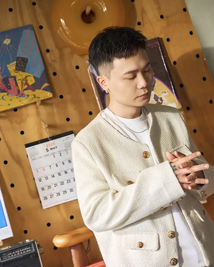 ▲蕭秉治（如圖）於今發行新曲〈520〉，找來麋先生聖皓跨刀合作，共譜甜蜜的浪漫情歌。（圖／相信音樂提供）