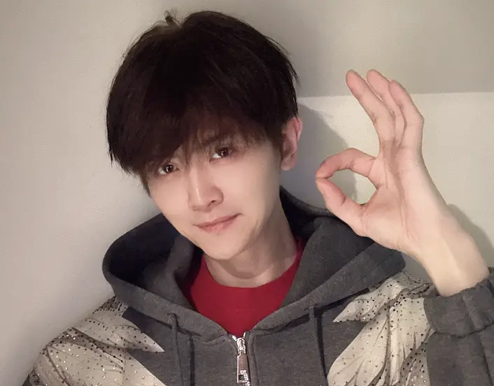 ▲中國男星劉端端近日出演《折腰》的男二，但詮釋方式與上一部《慶餘年》幾乎一樣，甚至更加油膩，讓他被觀眾罵翻，17日劉端端在社群上道歉，但他的配圖疑似在諷刺觀眾，再度引起爭議。（圖／娛王妃）