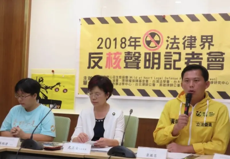 藍白闖關重啟核三公投　綠翻黃國昌西裝頭反核照打臉