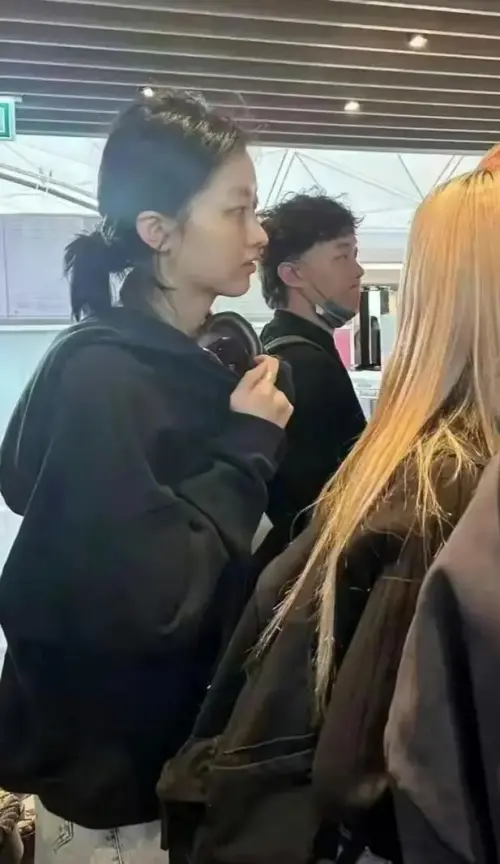 ▲20歲的陳康堤從小耳濡目染，擁有極高音樂天賦，且身高173公分外還有清秀顏值。（圖／翻攝自微博）