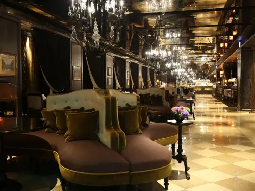 ▲君品酒店的6樓的茶苑餐廳也將於5月23日當天推出「君品15」限定特調飲品「A.ROMA」，5月24日至31日更推出「指定特調買一送一」。（圖／君品提供）