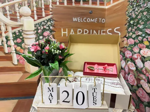 ▲梧棲戶所推出「GOLDEN FERRIS 幸福疊家 520」，致贈木柄歐風保溫壺，祝福新人愛情持續保溫。（圖／市府提供）