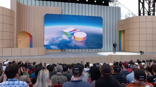 ▲Google I/O 開發者大會台灣時間今(21)日展開，今年再度是AI大爆發，強調以個人化、主動、強大等三大重點打造 Gemini。（圖／翻攝官方影片）