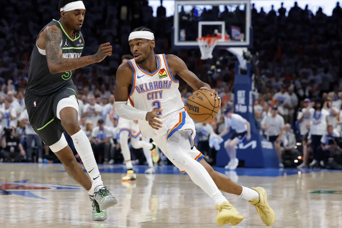 ▲雷霆球星Shai Gilgeous-Alexander今（21）日在西區決賽G1下半場1爆發狂砍31分，是他季後賽連續第4場得分破30。他目前累積8場30+得分表現，僅次於2014年的Kevin Durant，有望成為雷霆隊史最狂得分悍將。（圖／路透／達志影像）	