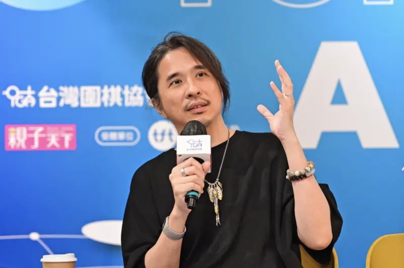 葉丙成臉書性平洩密文仍未刪　網轟：流量有這麼香嗎