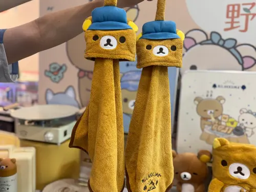 ▲「造型擦手巾」加價購199元，拉拉熊系列可愛圖素，下方擦手巾可收入頭部。（圖／記者鍾怡婷攝）