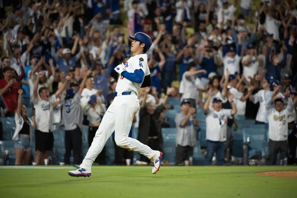 ▲洛杉磯道奇隊大谷翔平在延長賽跑回再見分，幫助球隊終止近期的4連敗。（圖／美聯社／達志影像）