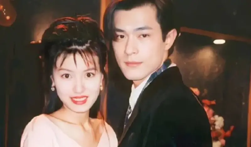 ▲古天樂（右）出道後唯一公開認愛的女友是「最上鏡小姐」黃𨥈瑩（左），兩人交往7年後分手，但古天樂曾承諾，自己一輩子不讓人傷害她。（圖／翻攝自微博）