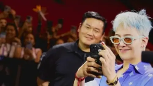 GD被戴綠帽！「志龍呀，我變心了」粉絲舉牌改愛保鏢　他嘴角失守
