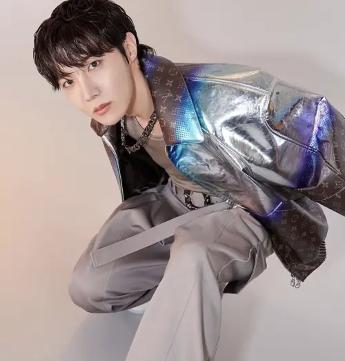 j-hope將為台灣的粉絲帶來兩個美好的夜晚。(圖/j-hope IG) ▲j-hope被粉絲發現沒有走貴賓通道進場。(圖/j-hope IG)