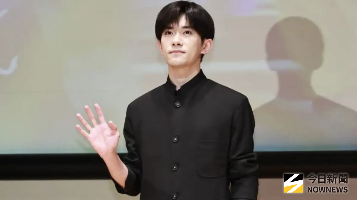 ▲中國知名演員朱媛媛癌逝，享年51歲，跟其合作過的中國男星易烊千璽（如圖）發聲哀悼，「老師安息。」並痛曝朱媛媛生前暖舉，「戲裡戲外都對我十分照顧，這樣感受她的親切、和藹。」（圖／記者吳翊緁攝影）