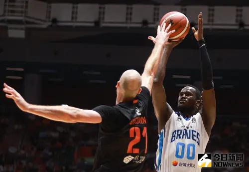 TPBL、PLG為何是「合作」而非「合併」　會長莊瑞雄以談戀愛妙答
