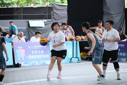 ▲世壯運將新北市民廣場華麗變身成一座結合街頭風格與FIBA專業球場