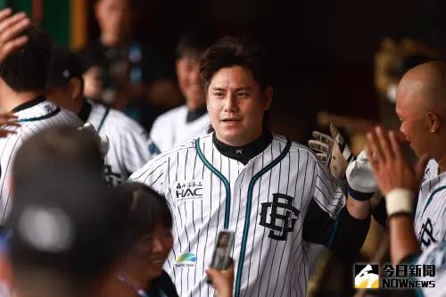 ▲前合庫球員林瀚代表山羊兄弟出戰世壯運35歲以上競技組,首場對甲子園大師隊敲出場內全壘打。(圖/記者葉政勳攝 ,2025.05.22) ▲前合庫球員林瀚代表山羊兄弟出戰世壯運35歲以上競技組,首場對甲子園大師隊敲出場內全壘打。(圖/記者葉政勳攝 ,2025.05.22)
