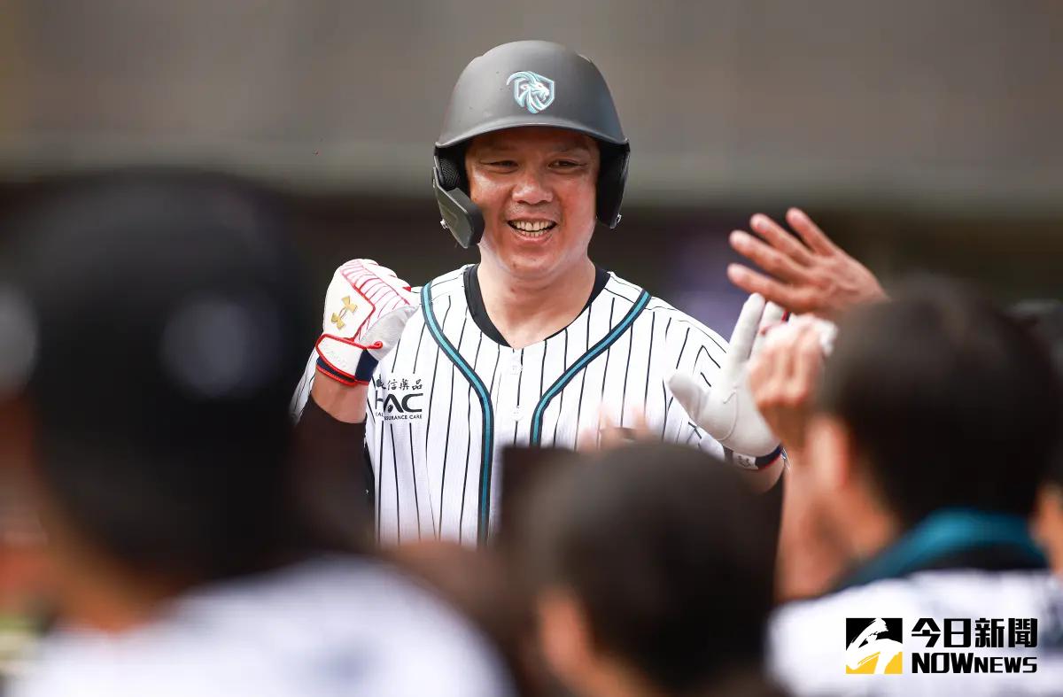 世壯運／周思齊滿壘代打敲犧牲打！山羊兄弟16：0輕取甲子園大師