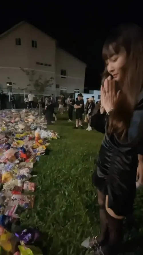 ▲胡文英前往三峽車禍肇事地點哀悼,挨批蹭流量。(圖/翻攝自胡文英IG) ▲胡文英前往三峽車禍肇事地點哀悼,挨批蹭流量。(圖/翻攝自胡文英IG)
