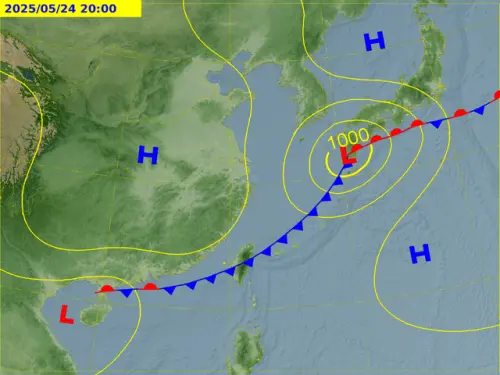 ▲端午連假期間，高壓往東邊退太多，導致西南季風吹過頭，軸線都在巴士海峽附近。（圖／中央氣象署）