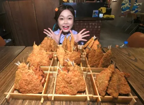 ▲大胃王小慧近年來在大胃王界崛起，超強實力圈粉無數粉絲。（圖／小慧就愛吃IG）