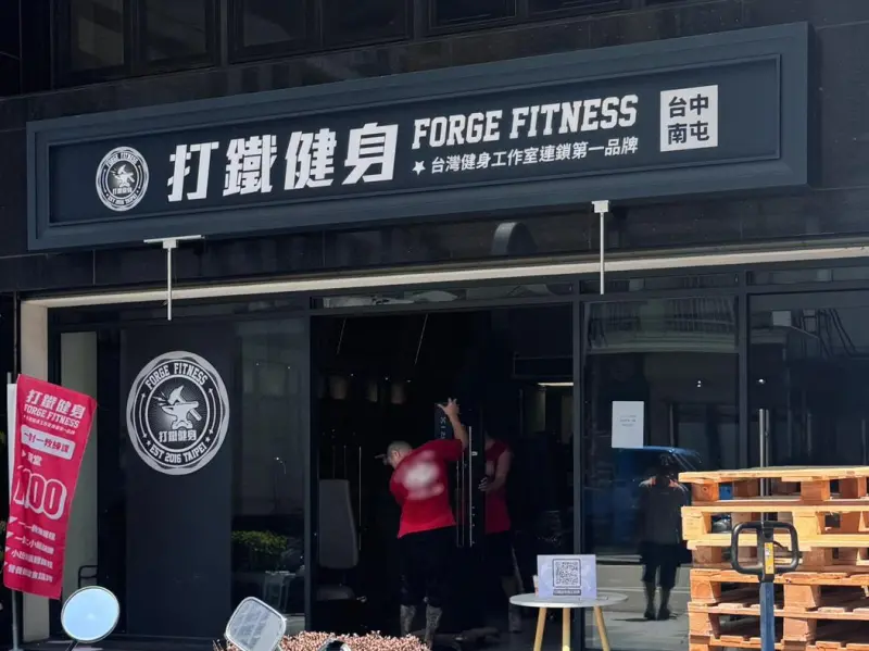 ▲網紅谷阿莫投資的「打鐵健身」健身房無預警倒閉，上百名會員受害。（圖／吳佩芸提供）