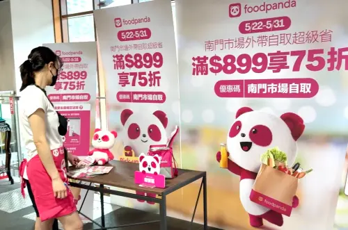 ▲foodpanda在南門市場有小幫手會協助揀貨，民眾下單後到指定地點取貨即可。（圖／記者周淑萍攝）