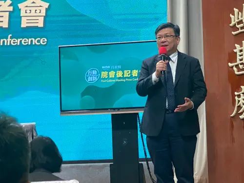 ▲挨轟興達電廠偷開機組發電，台電董事長曾文生親上火線說資訊公開透明，絕無偷偷來這種事，也感嘆稱同仁非常努力，若不斷回應這種片面訊息恐耽誤公務。（圖／記者陳威叡攝，2025.05.22）