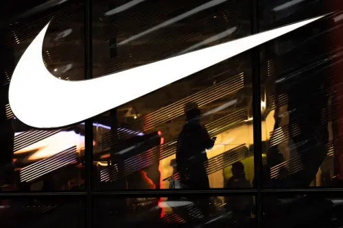 Nike財報再亮警訊！中國營收暴跌26%　《BBC》揭運動霸主品牌困境