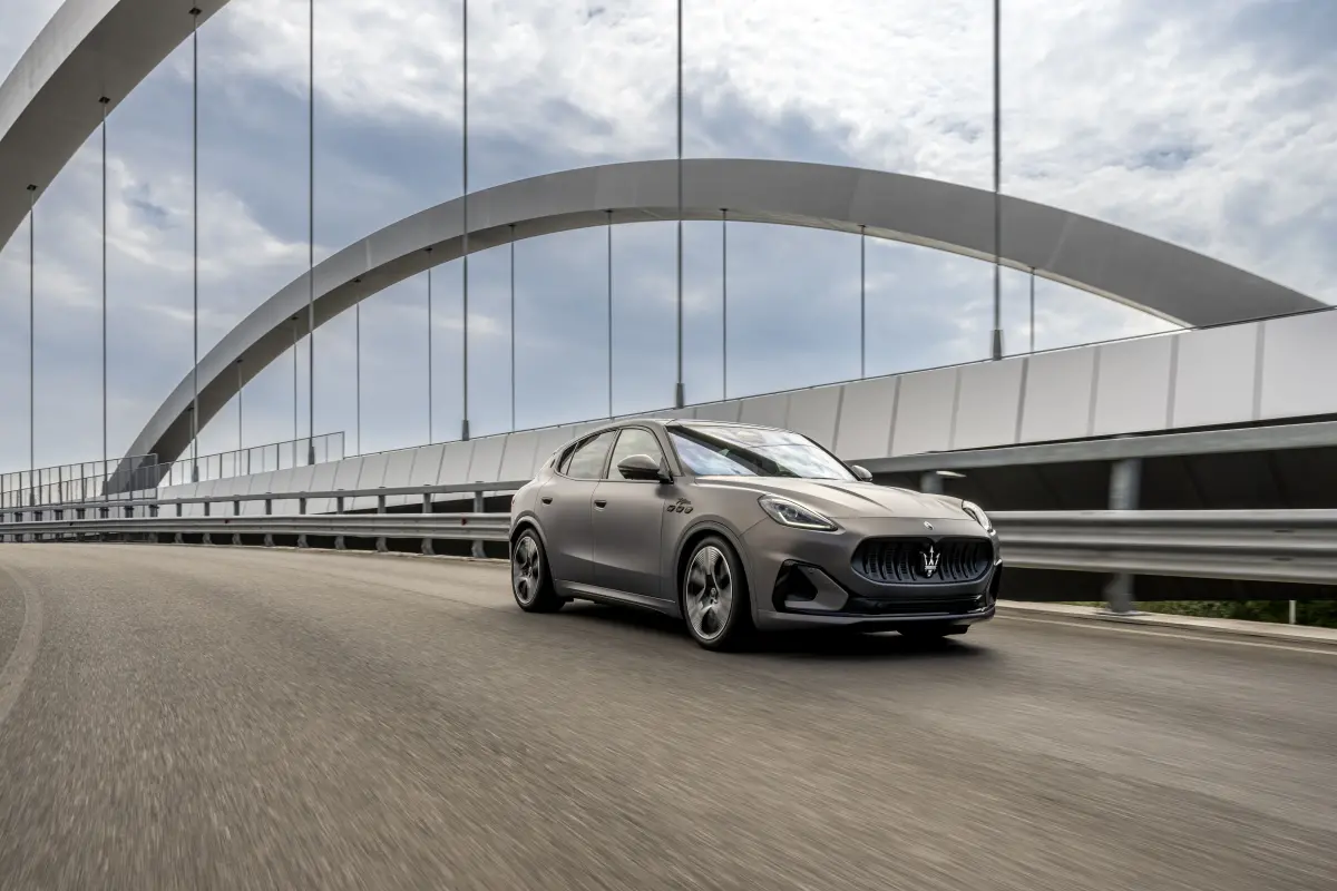 ▲凡搭乘星宇航空安大略航線頭等艙，即有機會預約 Maserati Grecale Folgore 純電豪華跑旅單程接送。（圖／星宇航空提供）