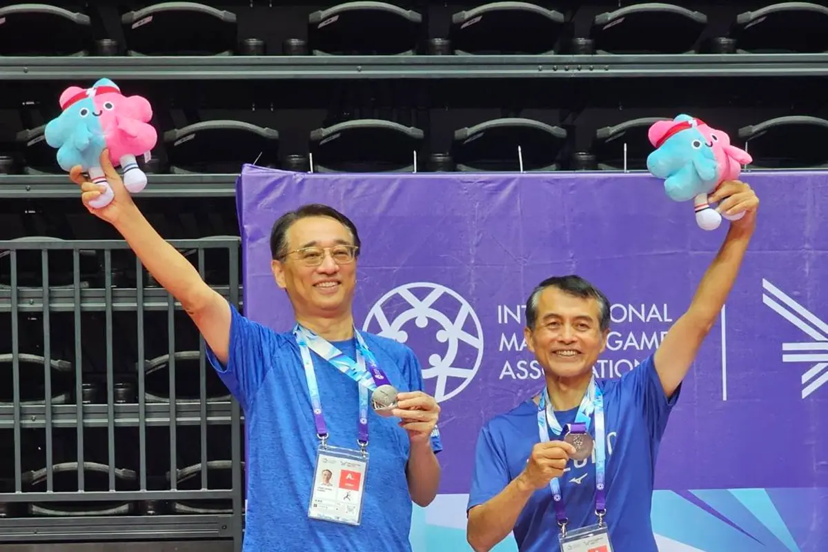 ▲2025雙北世界壯年運動會捷報頻傳！臺北市政府交通局局長謝銘鴻與臺北捷運公司總經理黃清信組成桌球男雙50+組合，聯手奪下銀牌佳績，在激烈賽事中打出精彩表現。（圖／世壯運組委會提供）