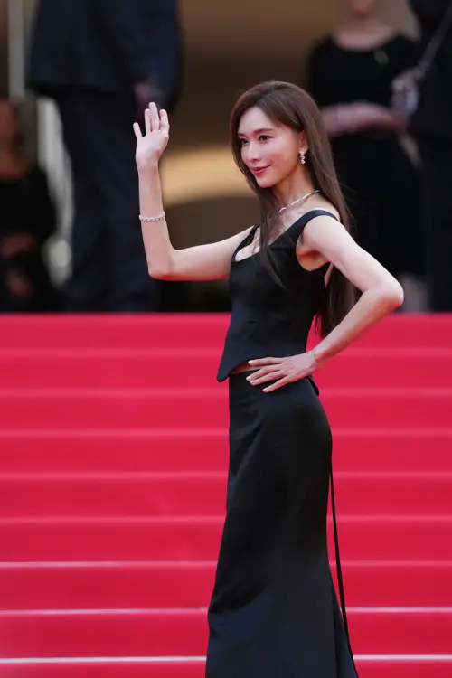 ▲林志玲是坎城影展紅地毯上的美麗焦點,連歐美攝影師都忍不住用鏡頭捕捉她的丰采。(圖/美聯社/達志影像) ▲林志玲是坎城影展紅地毯上的美麗焦點,連歐美攝影師都忍不住用鏡頭捕捉她的丰采。(圖/美聯社/達志影像)