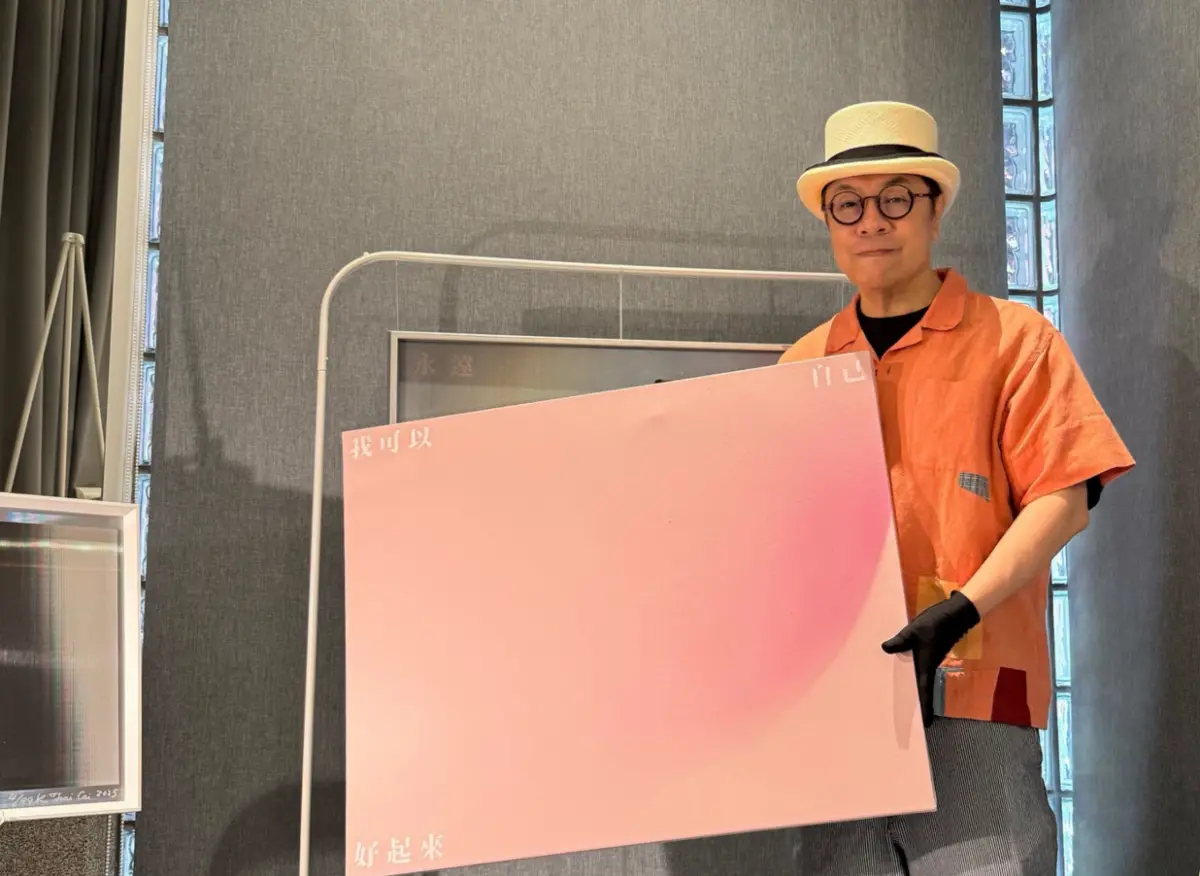 ▲蔡康永舉辦版畫展，兩個月觀眾破兩萬人，宣告展期將延長到7月中，這次所有作品開價5000元有找，銷售大熱，搶購他作品的機會所剩不多，其中他最滿意的《想念》，現已調整至C位，希望能有人珍藏。（圖／潮洋行提供）