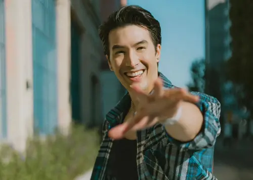 ▲錦榮的個性不善拒絕，但也因此勇於嘗試各種挑戰，從體驗中愛上表演，特別享受動作戲帶來的學習與成長。（圖／錦榮IG）