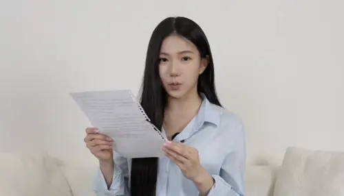 ▲家寧反擊(圖/秘月期POPOO YouTube) ▲家寧發布影片反擊Andy,卻在重要的關鍵曝光前,表示:「我們下集見。」掀起一陣撻伐。(圖/秘月期POPOO YouTube)