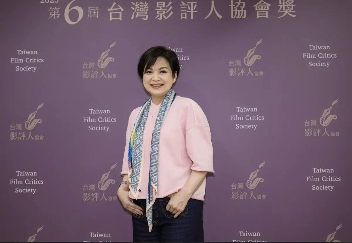 ▲楊貴媚（如圖）被問到都參與《我們與惡的距離II》孟耿如和黃子佼離婚的話題，表示不能替他們發言，也希望在台灣影評人協會頒獎的場合，話題不要跑掉，坦言這樣壓力會有點大。（圖／台灣影評人協會提供）