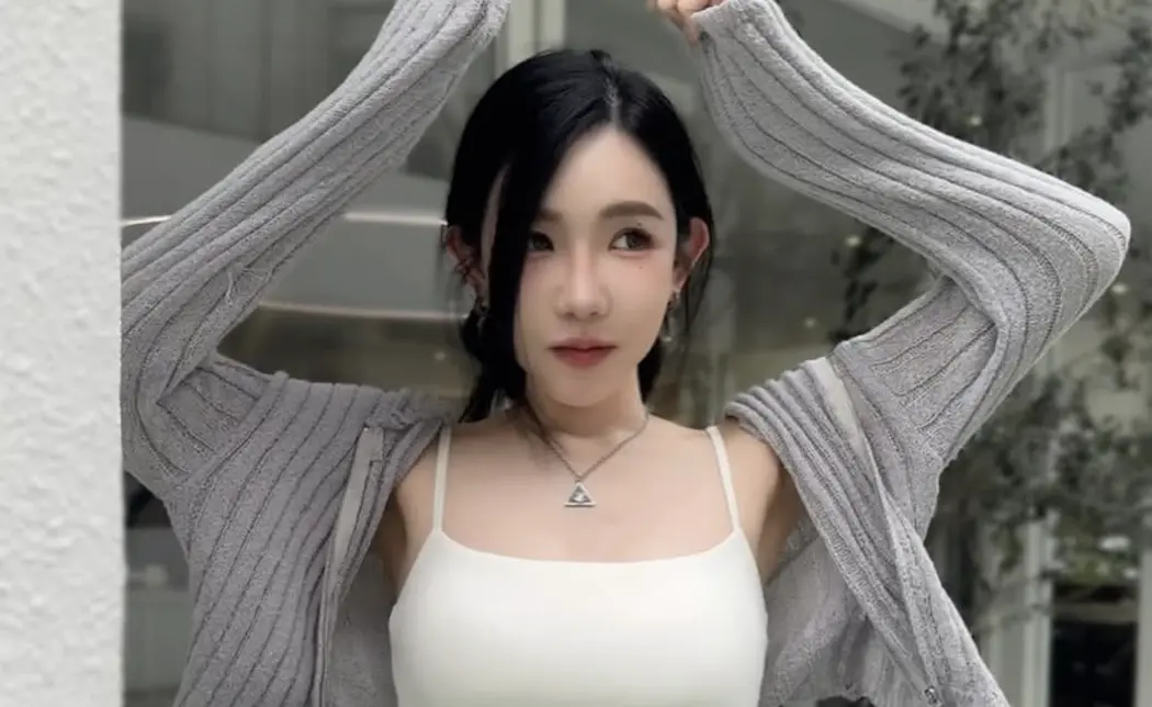 ▲女星許允樂今日在社群上分享和男友李玉璽日常相處的點滴，表示自己有時候會和對方撒嬌，但有時候又相當獨立，最後還自稱是「最可愛的女友」。（圖／許允樂 IG）