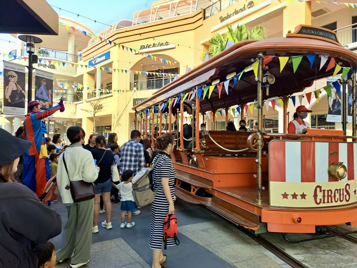 ▲端午連假期間推出「叮叮電車One Day Pass」優惠，只要99元，當日即可無限次搭乘叮叮電車。（圖／SKM Park Outlets高雄草衙提供）