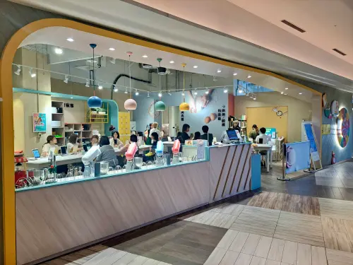 ▲大道東三樓「吳寶春自己做」推出「最出粽」的端午節活動。(圖/SKM Park Outlets高雄草衙提供) ▲大道東三樓「吳寶春自己做」推出「最出粽」的端午節活動。(圖/SKM Park Outlets高雄草衙提供)