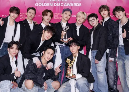 ▲SEVENTEEN全新專輯《HAPPY BURSTDAY》收錄16首新曲，包含13首SOLO，主打〈THUNDER〉象徵雷霆重生，展現十週年全新起點。（圖／SEVENTEEN官方Weverse）