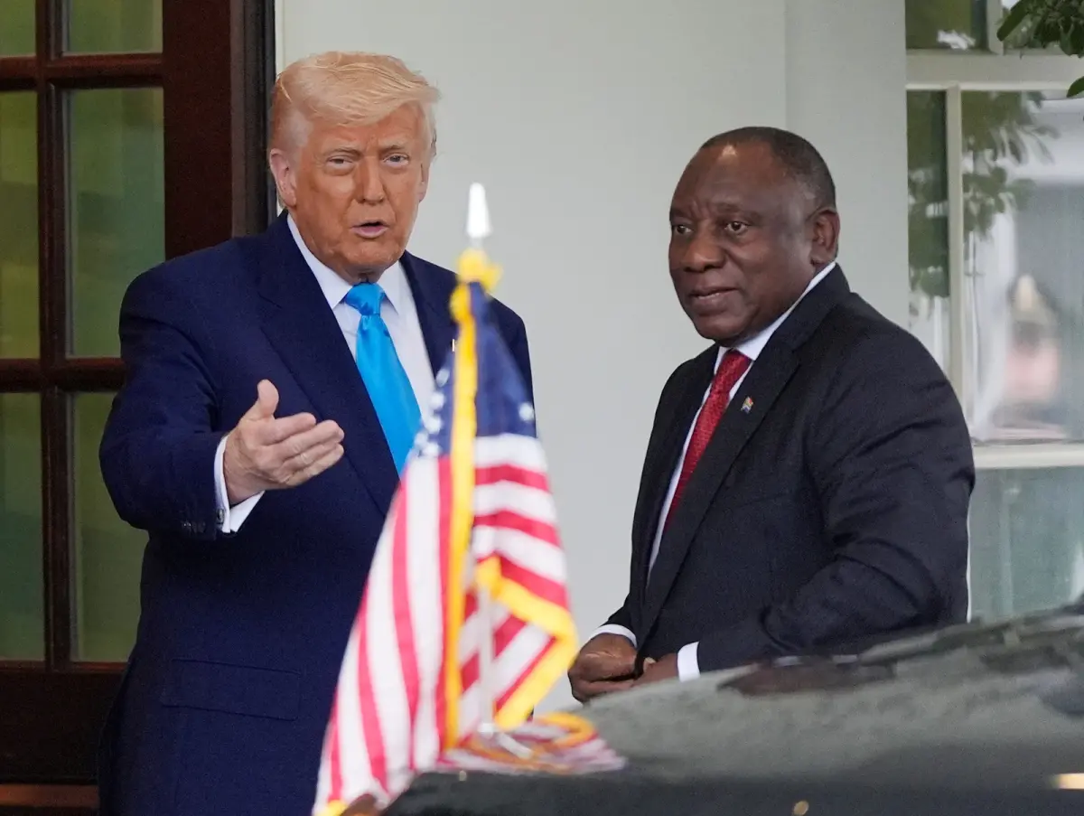 ▲面對川普政府公布的、30%最新對等關稅稅率，南非總統拉瑪佛沙（右）堅稱，美國誤判了2國貿易數據。圖為2人先前於白宮會晤資料照。（圖／美聯社／達志影像）