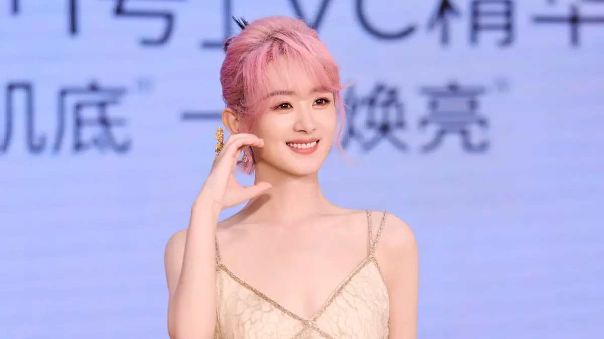 ▲趙麗穎日前被爆出戀上台灣導演趙德胤，昨（22）日是她傳緋聞後首度出席品牌活動，結束後她也在正面緋聞，霸氣嗆聲：「算你妹！」（圖／翻攝自趙麗穎工作室微博）