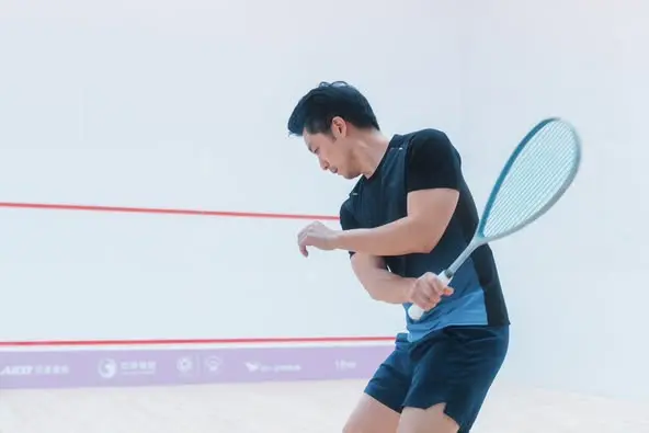 ▲2025雙北世界壯年運動會如火如荼的進行中！兩位市長也站上戰場，與民眾同場拚搏。台北市長蔣萬安前天壁球連贏兩場，但昨（22）日遭逢強敵落敗，而新北市長侯友宜參與桌球賽事，也在預賽吞敗無緣晉級。（圖／翻攝自蔣萬安FB）