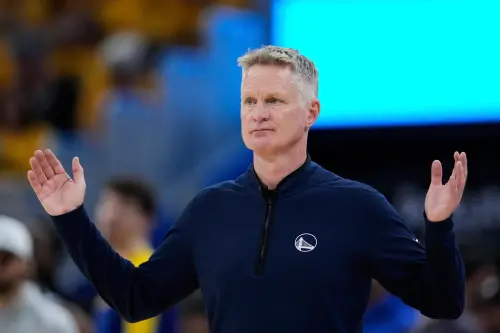 ▲NBA金州勇士本季在西區季後賽次輪不敵明尼蘇達灰狼遭淘汰，勇士總教練Steve Kerr近期接受灣區電台採訪時，坦言失去Stephen Curry是沈重的打擊。（圖／美聯社／達志影像）
