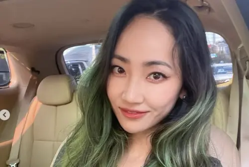 ▲Wonder Girls前成員譽恩爸爸利用牧師名義招搖撞騙，連帶把女兒害慘。（圖／IG@hatfelt）