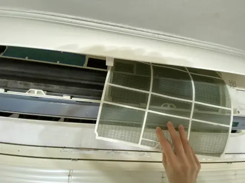 ▲家事達人陳映如分享，請原廠清洗冷氣前，只要多說「1句話」就能省錢，大讚日立冷氣售後服務超好。（圖／陳映如-Sona Queen的生活筆記本臉書）